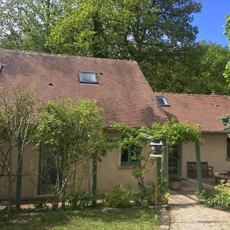 Gite D'Etape Du Tilleul, 4-8 Personnes La Celle-les-Bordes Esterno foto