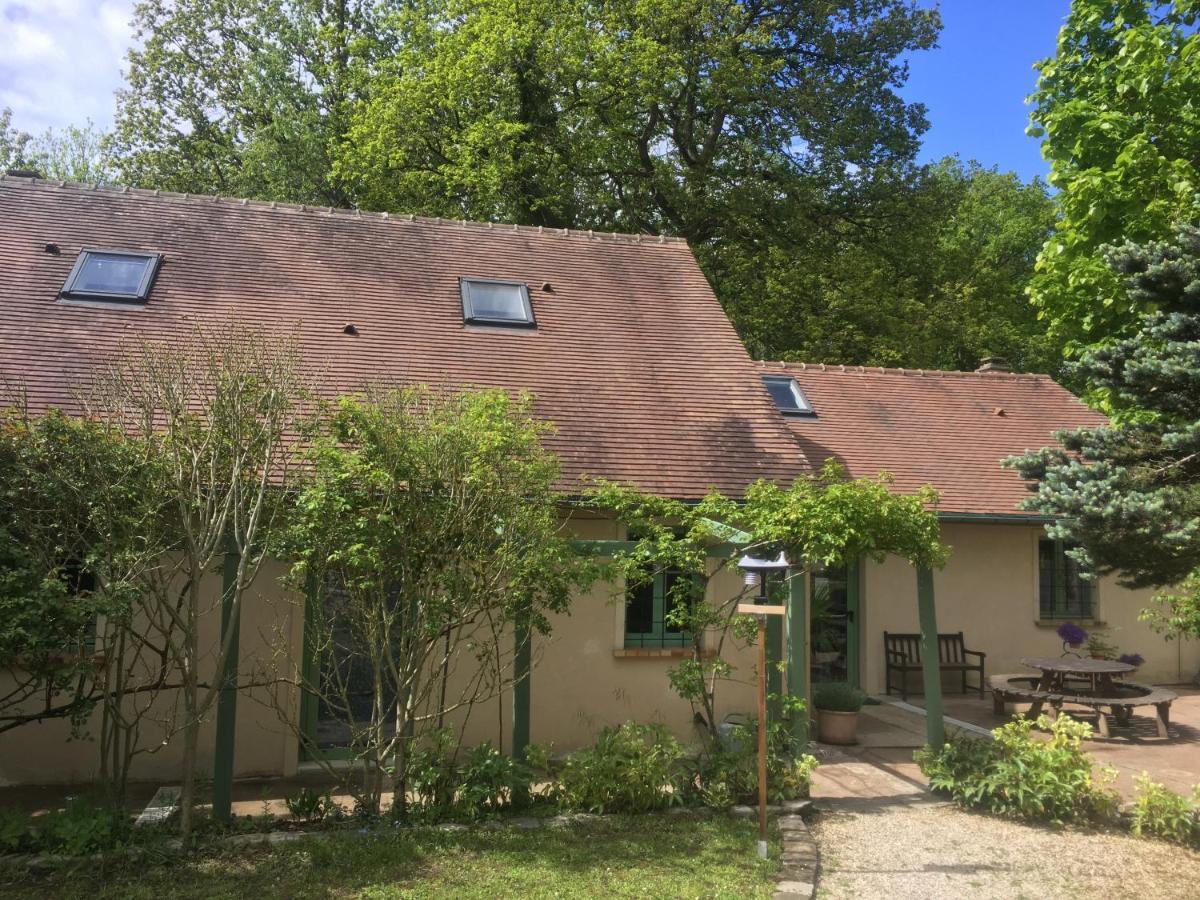 Gite D'Etape Du Tilleul, 4-8 Personnes La Celle-les-Bordes Esterno foto