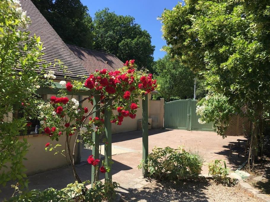 Gite D'Etape Du Tilleul, 4-8 Personnes La Celle-les-Bordes Esterno foto