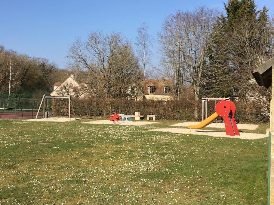 Gite D'Etape Du Tilleul, 4-8 Personnes La Celle-les-Bordes Esterno foto