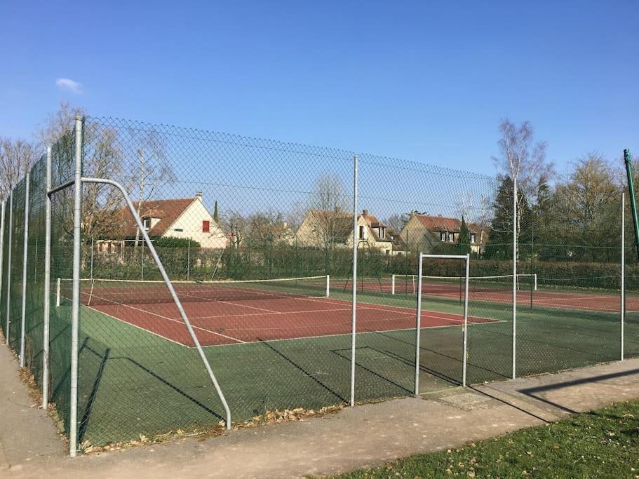 Gite D'Etape Du Tilleul, 4-8 Personnes La Celle-les-Bordes Esterno foto